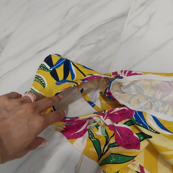 Flying Tomato Floral Romper - Picture 4 of 4